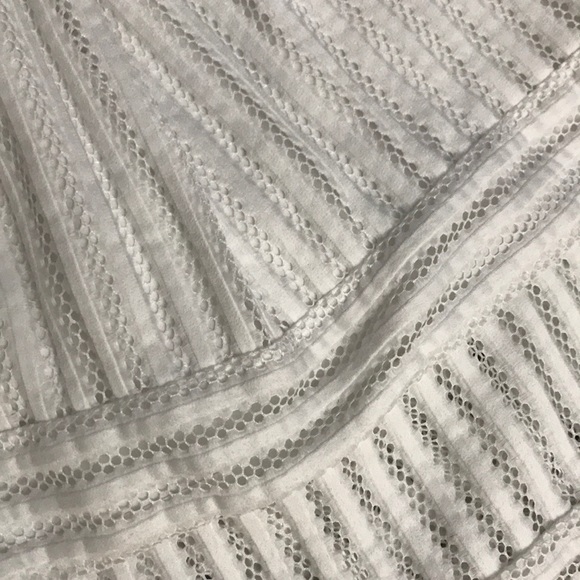 Chic white skirt from H&M. US 4, EUR 34 - Picture 3 of 3